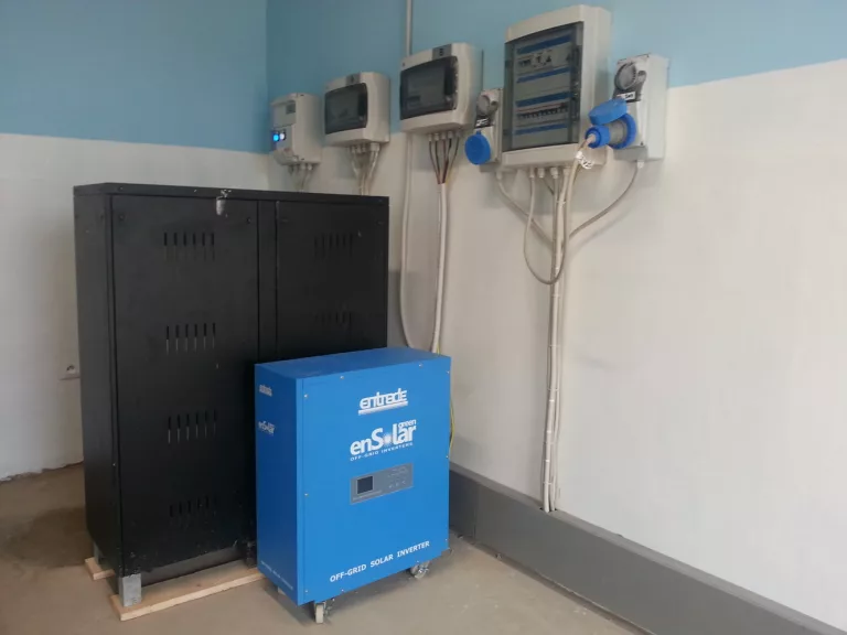 Stazione solare di produzione dell’energia elettrica in avaria