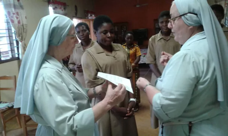 Sei nuove postulanti in noviziato a Kikwit